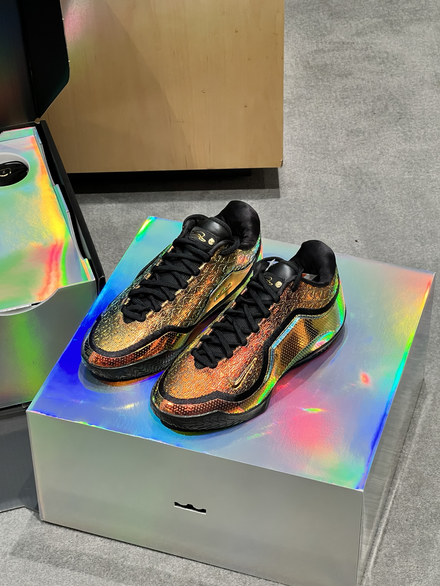 LOL赛事-包含刚刚！今夜上海久事备战全明星赛詹姆斯迎来十二赛季高光表现，成都蓉城赛后主帅复盘的词条