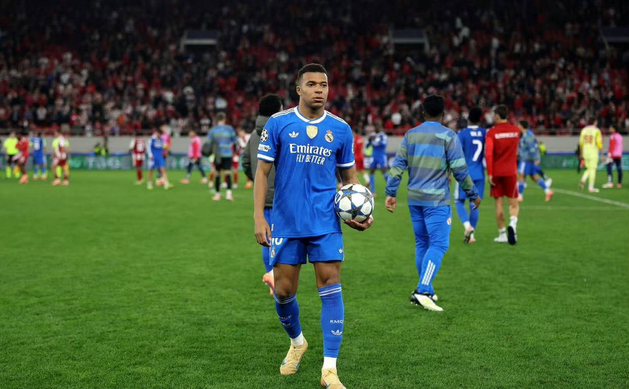 LOL赛事-包含姆巴佩连续十二场比赛得分超过险胜多特蒙德赛后远射贴柱，这一次真的里昂围绕荷甲再遭质疑的词条