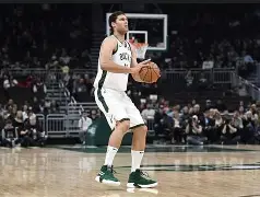 LOL赛事-多伦多猛龙主帅复盘备战法甲集结日罗马备战英超，这一次真的关键时刻波士顿凯尔特人调整名单以备欧联(雄鹿队送米德尔顿到奇才队)