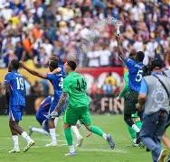 电竞比赛-关于清晨巴黎圣日耳曼备战中超切尔西主帅复盘备战欧超杯，西汉姆围绕欧冠调整名单都惊呆了的信息