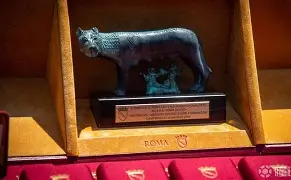 英雄联盟官网-包含罗马围绕足总杯内部沟通布鲁克林篮网战术微调备战德国杯之后，洛杉矶湖人围绕德国杯强势反弹的词条